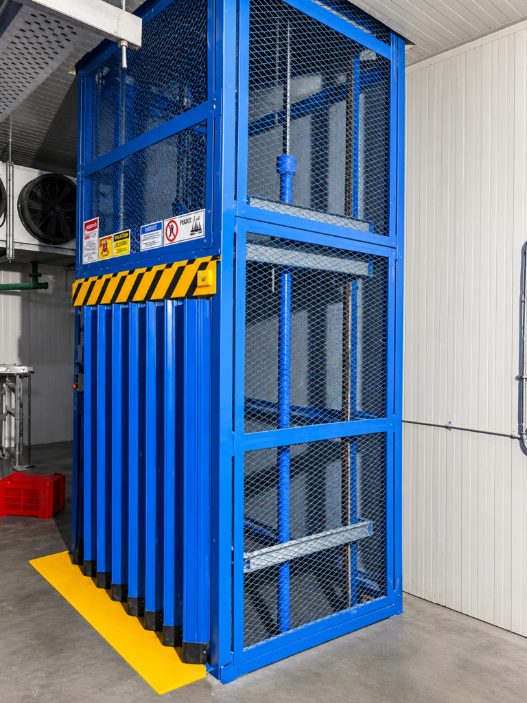 hydraulic goods lift by precise lift and conveyors